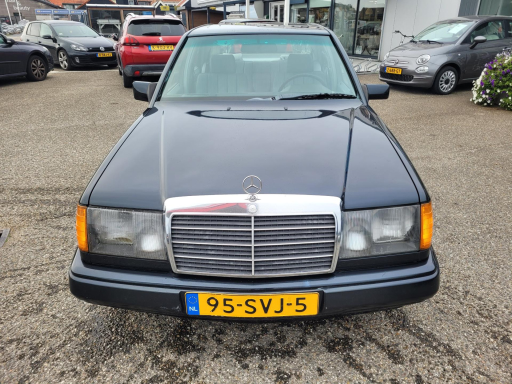 Mercedes-Benz 200