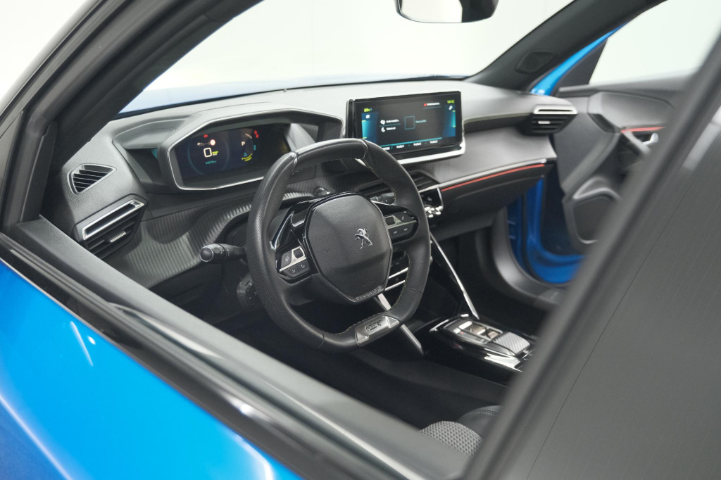 Peugeot E-2008