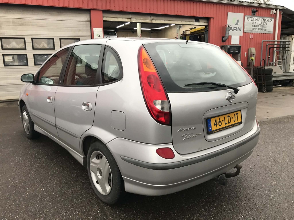 Nissan Almera Tino