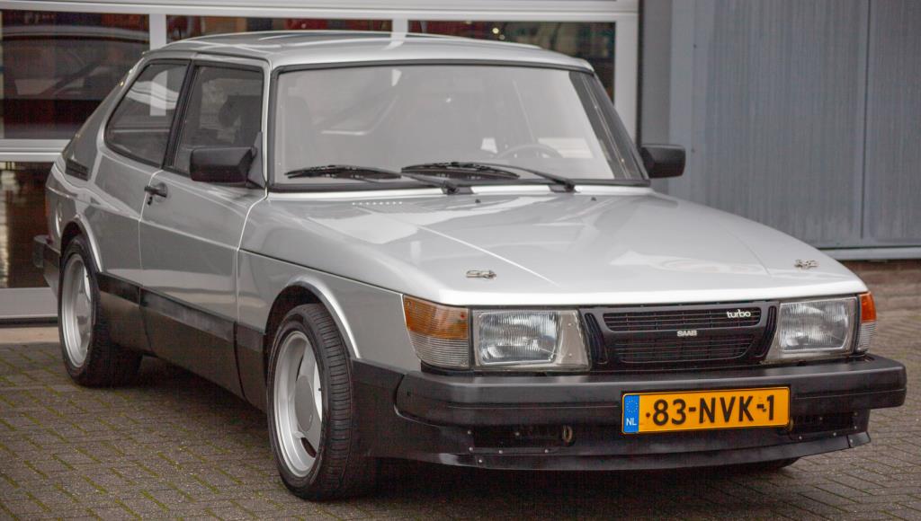 Saab 900