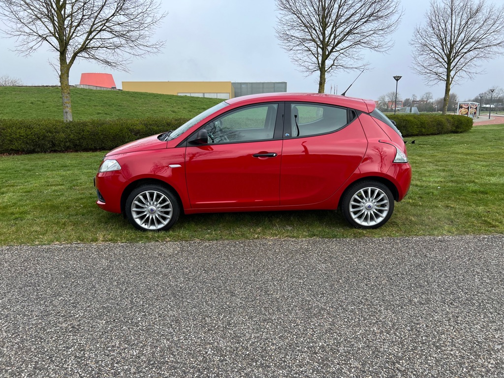 Lancia Y(psilon)