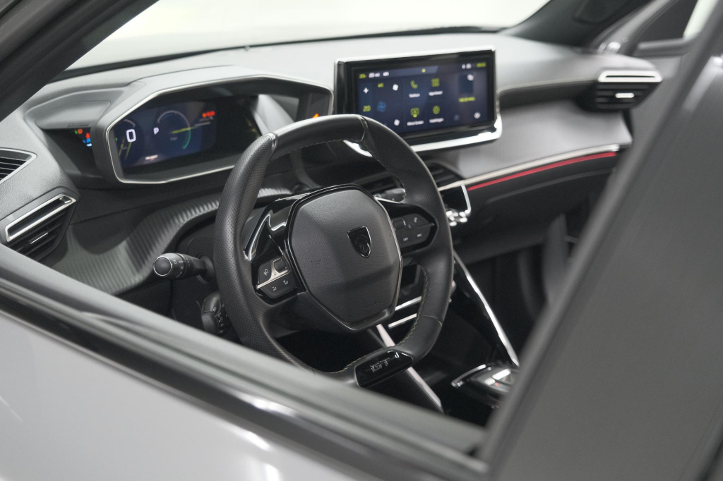 Peugeot E-2008