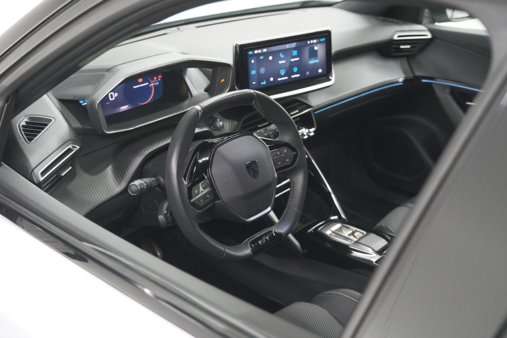 Peugeot E-2008