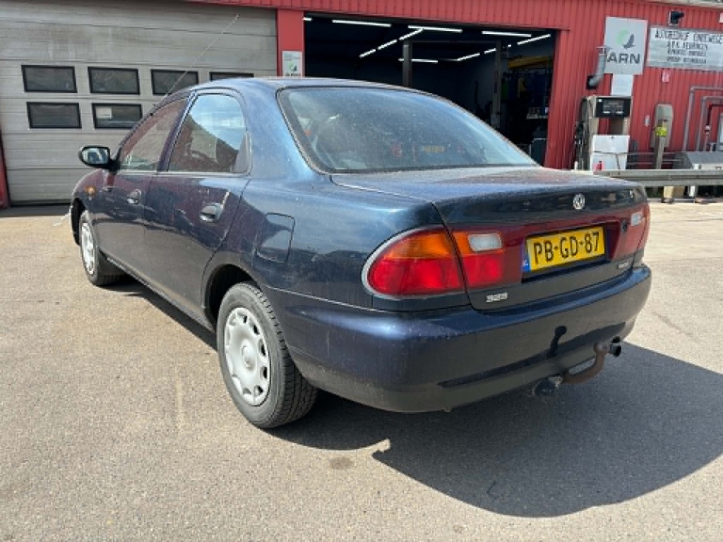 Mazda 323