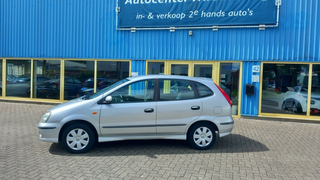 Nissan Almera Tino