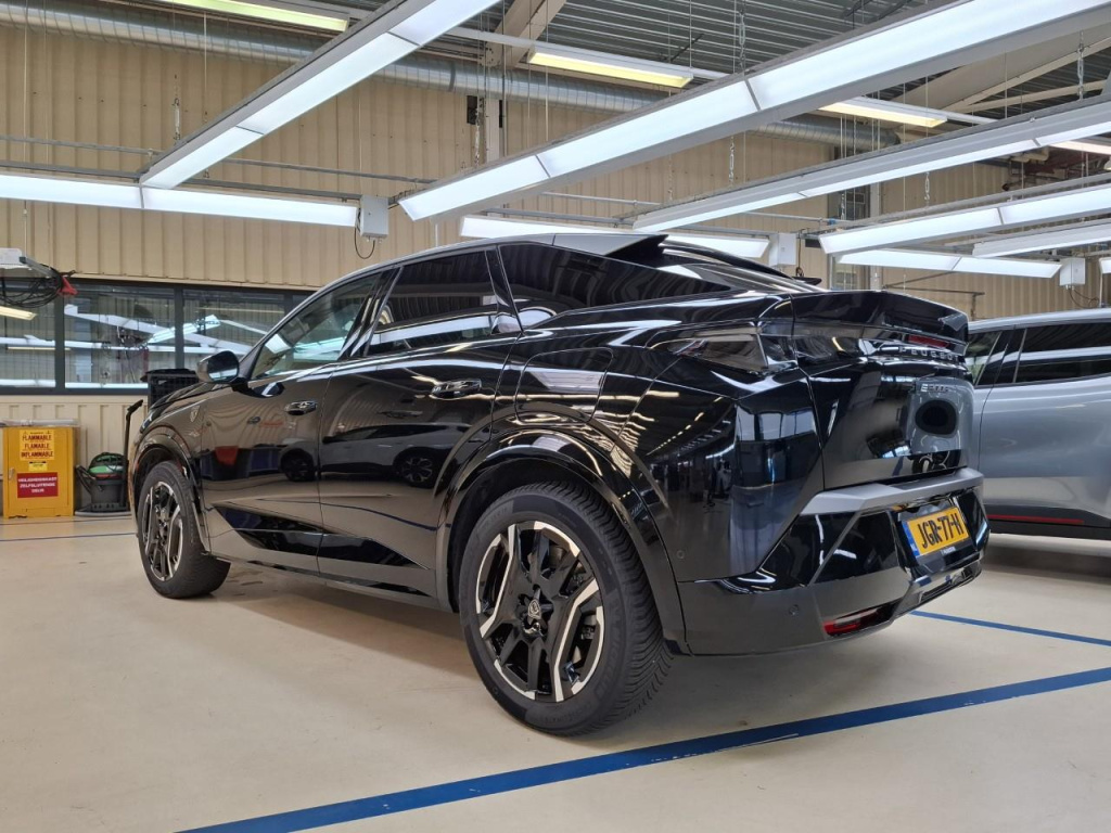 Peugeot E-3008