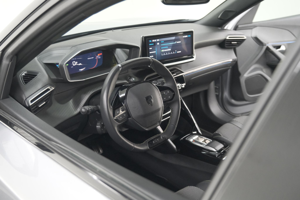 Peugeot E-2008