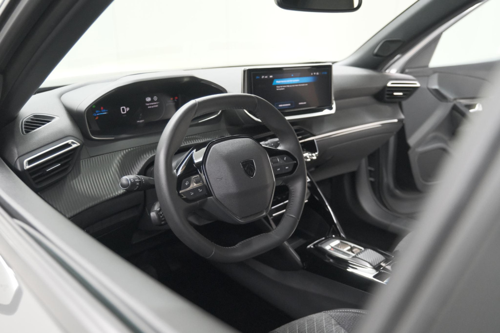 Peugeot E-2008