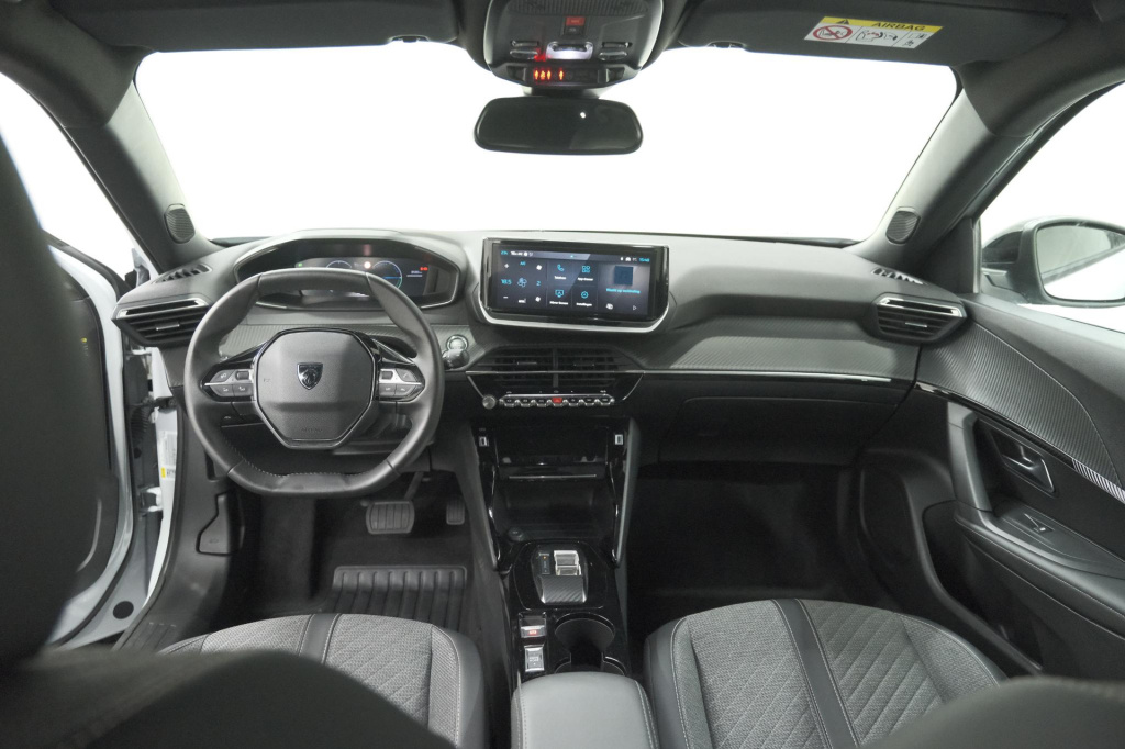Peugeot E-2008