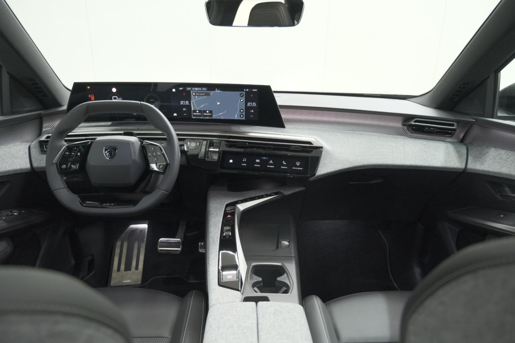 Peugeot E-3008