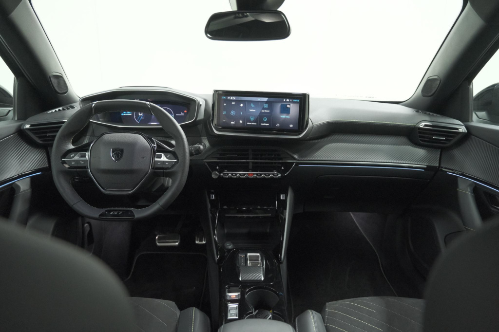 Peugeot E-2008