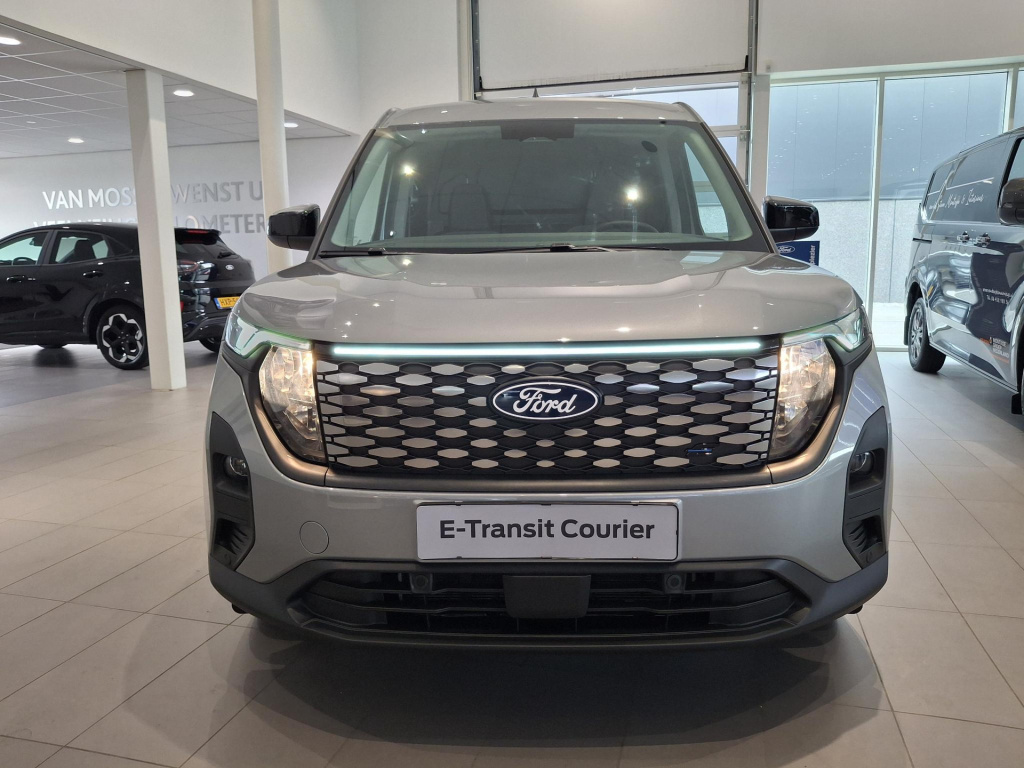 Ford E-transit Courier