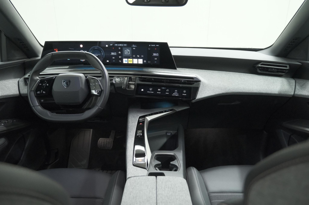 Peugeot E-5008