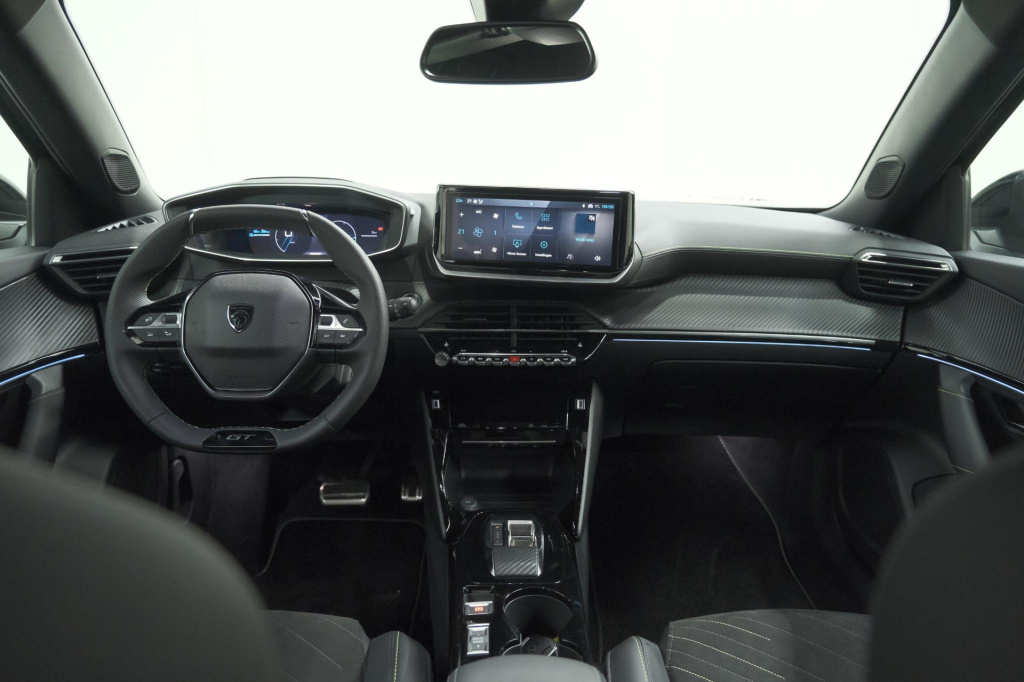 Peugeot E-2008