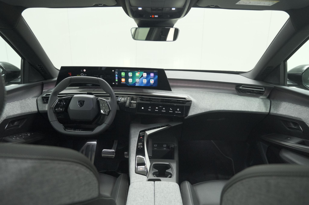 Peugeot E-3008