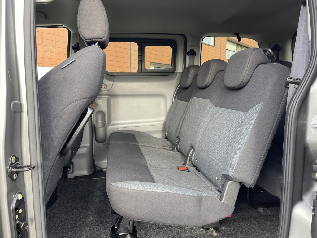 Nissan E-nv200