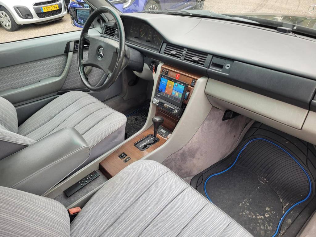 Mercedes-Benz 200