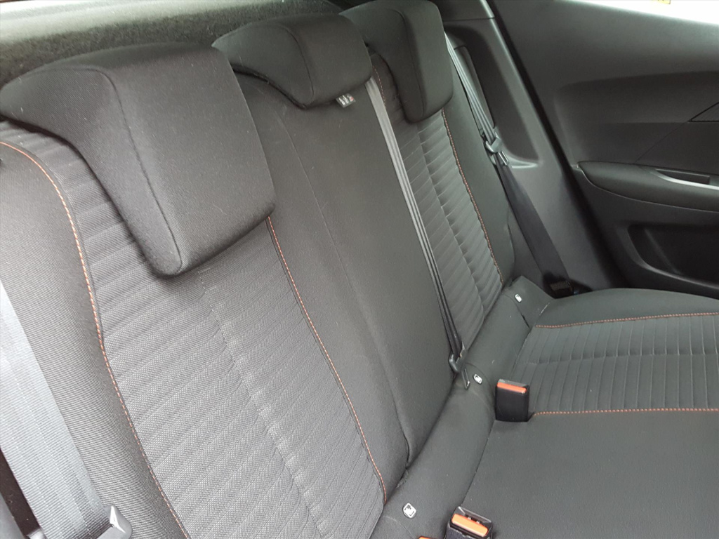 Peugeot E-2008