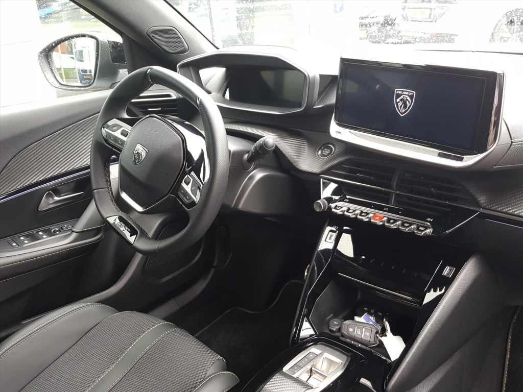 Peugeot E-2008