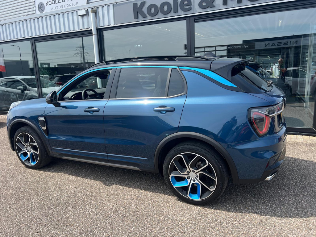 Lynk & Co 01