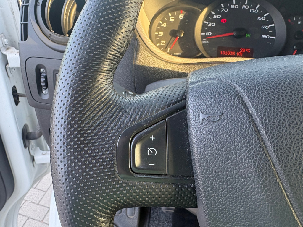 Nissan Nv400