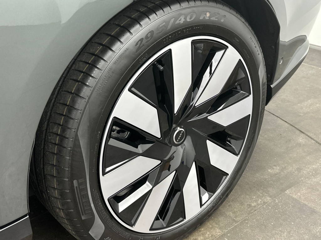 Volvo Ex90
