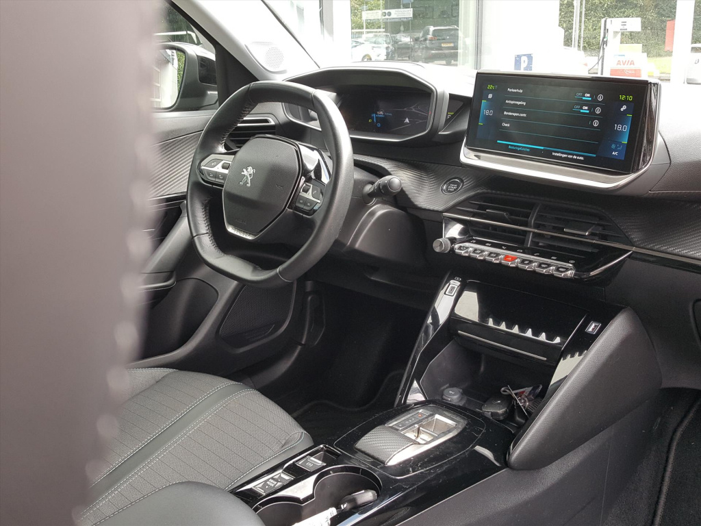 Peugeot E-2008
