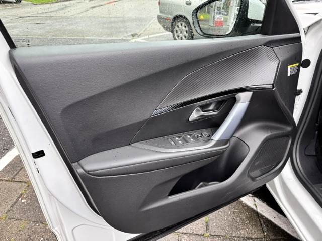 Peugeot E-2008