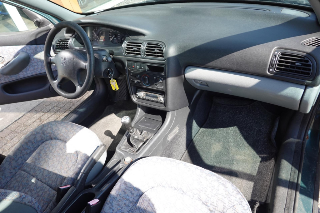 Peugeot 406