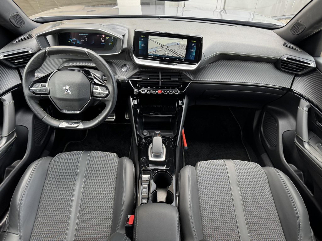 Peugeot E-2008