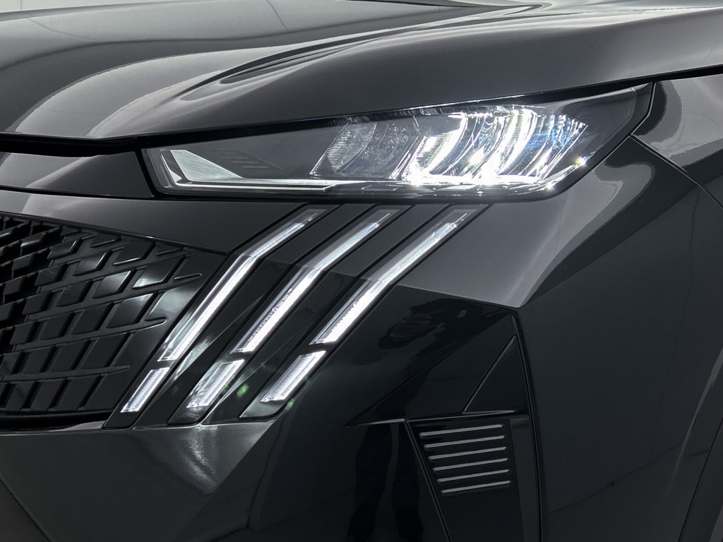 Peugeot E-3008