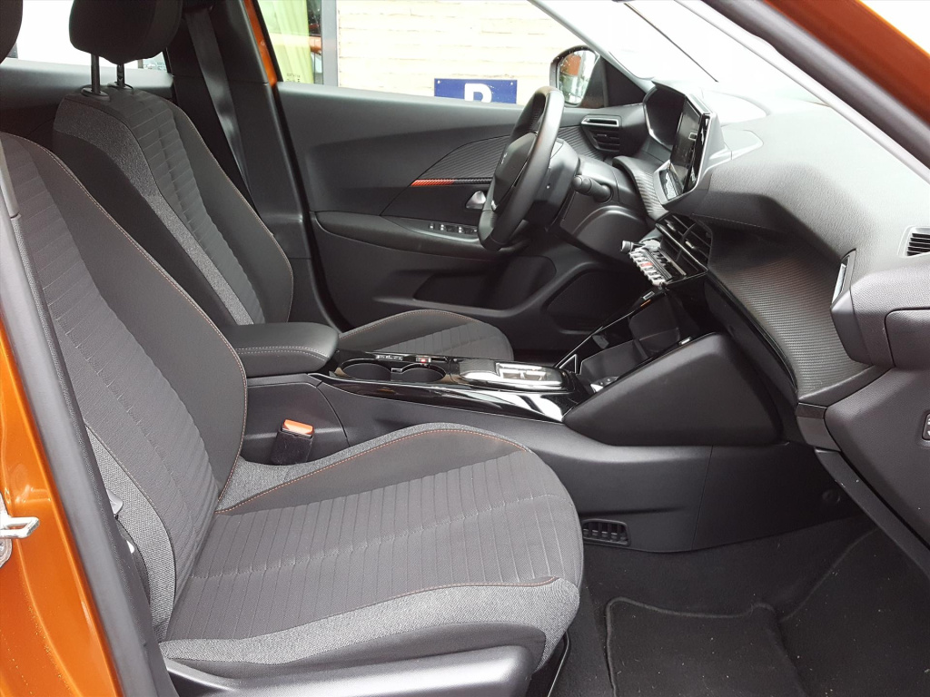 Peugeot E-2008