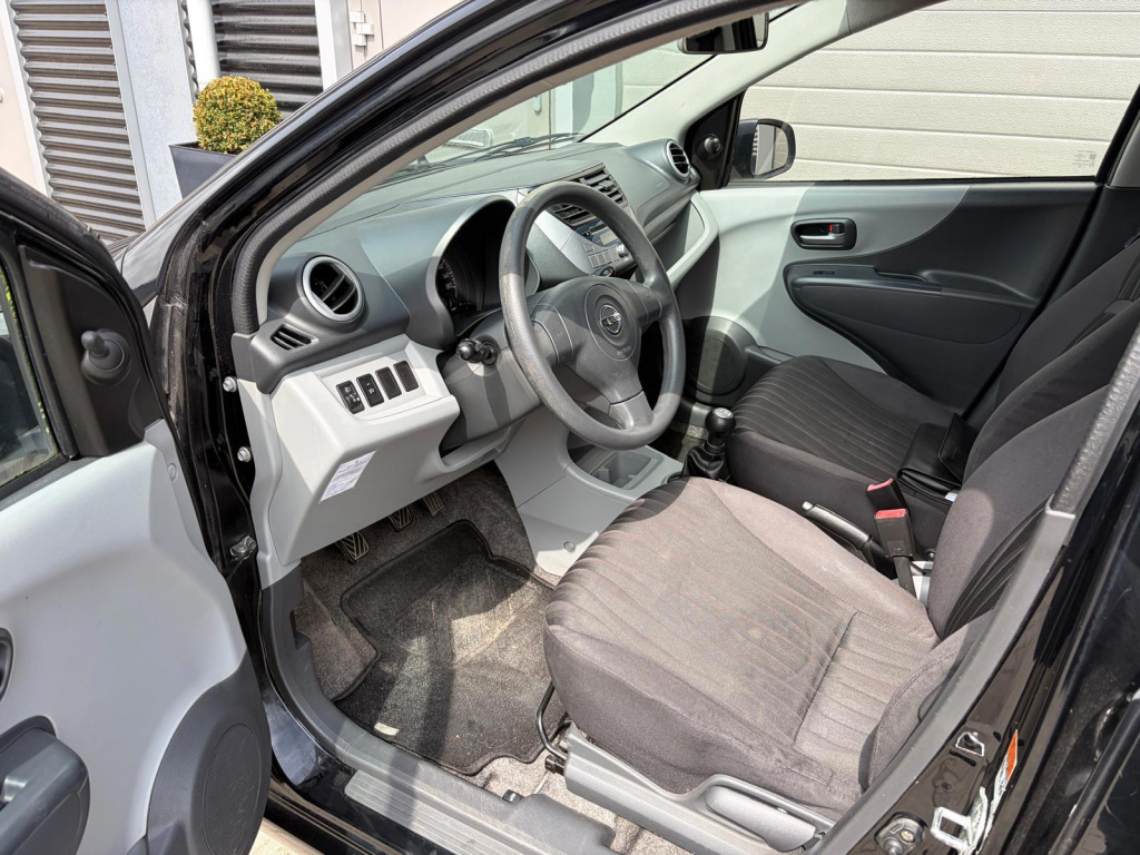 Nissan Pixo