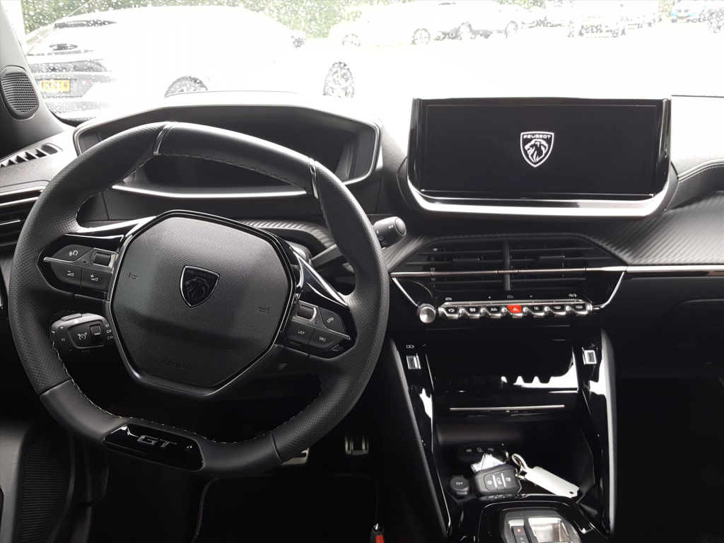 Peugeot E-2008