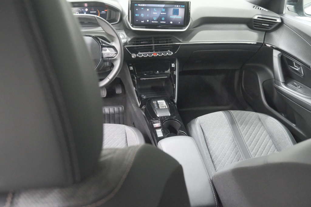 Peugeot E-2008