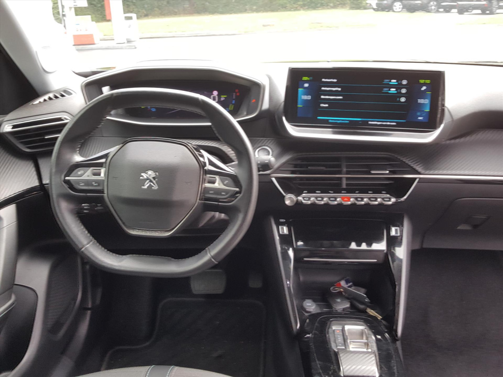 Peugeot E-2008