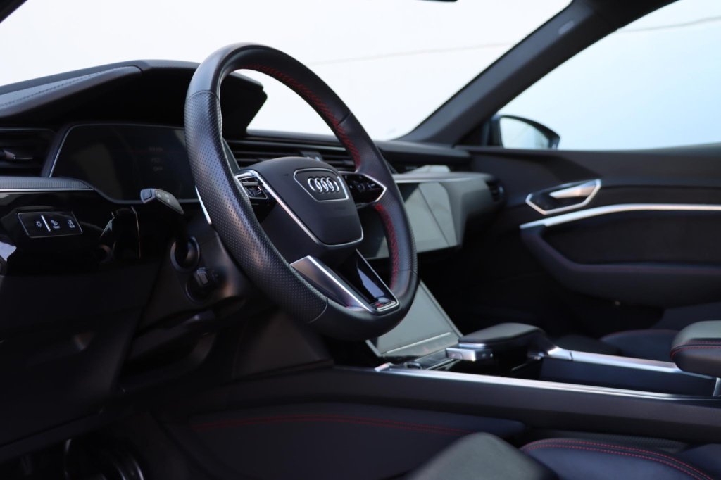 Audi Q8 E-tron
