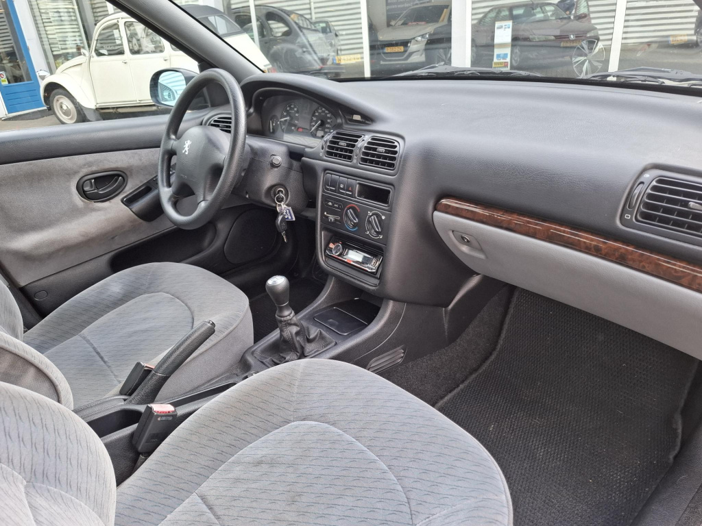 Peugeot 406