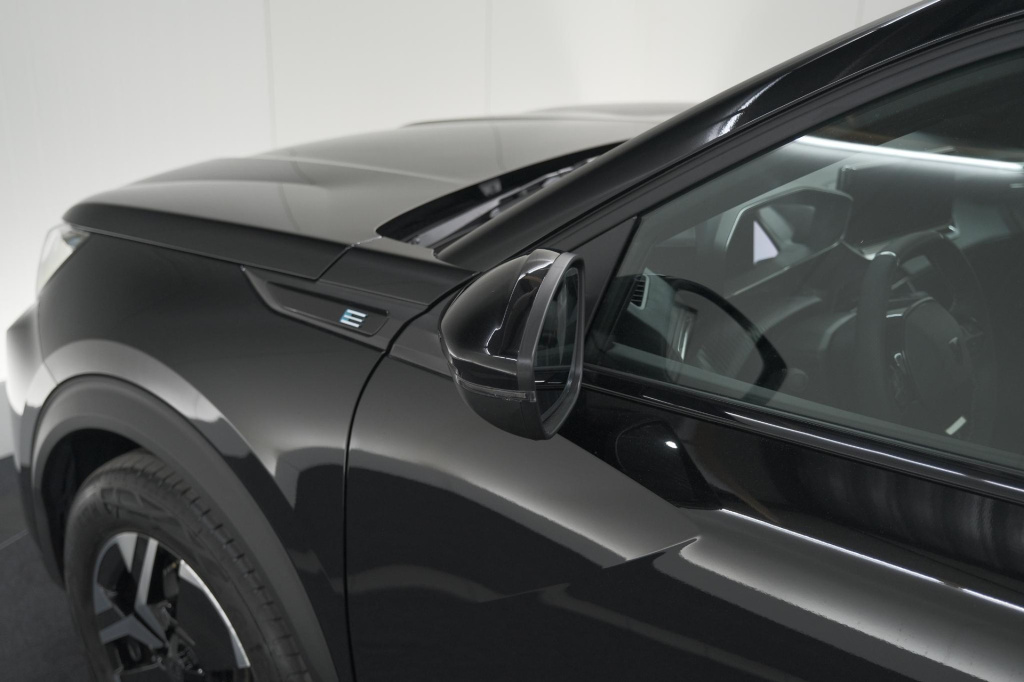 Peugeot E-2008
