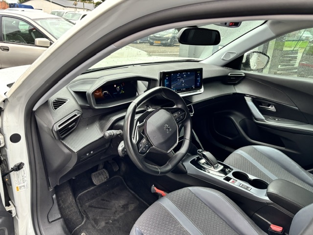 Peugeot E-2008
