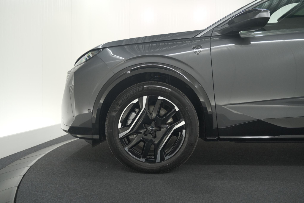 Peugeot E-3008