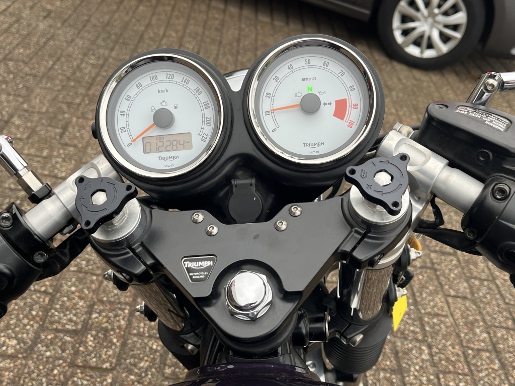 Triumph Thruxton 900