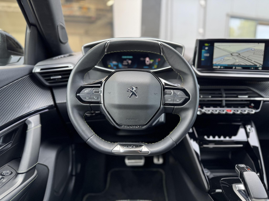 Peugeot E-2008