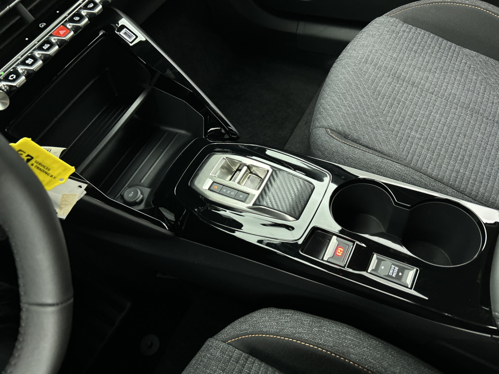 Peugeot E-2008