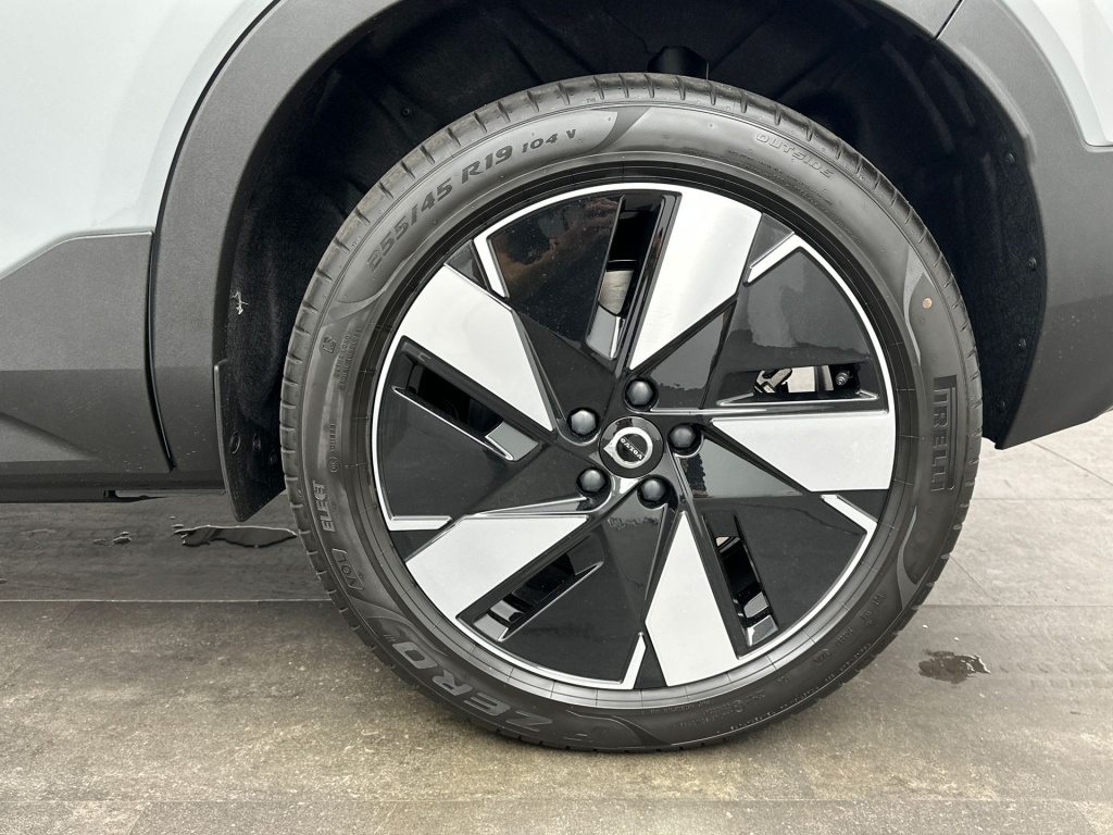 Volvo Ex40