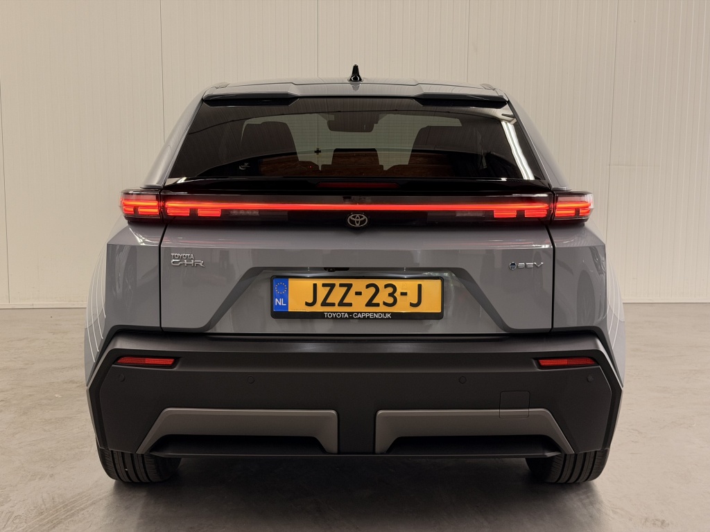 Toyota C-hr+