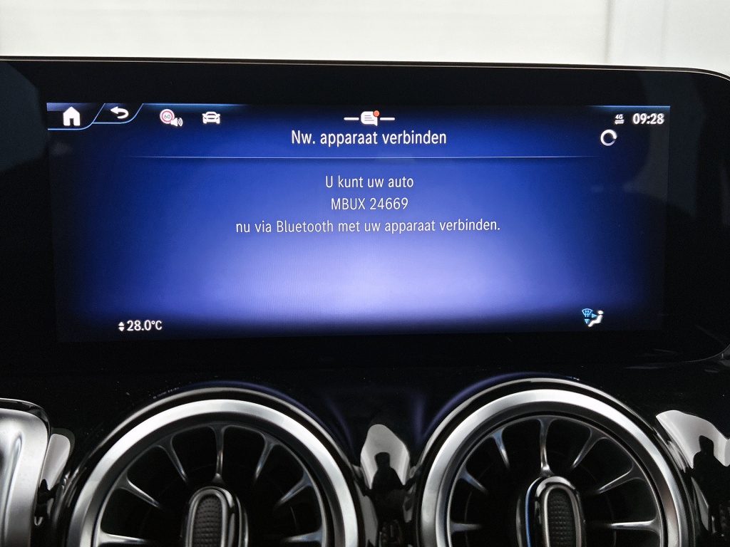 Mercedes-Benz Eqb