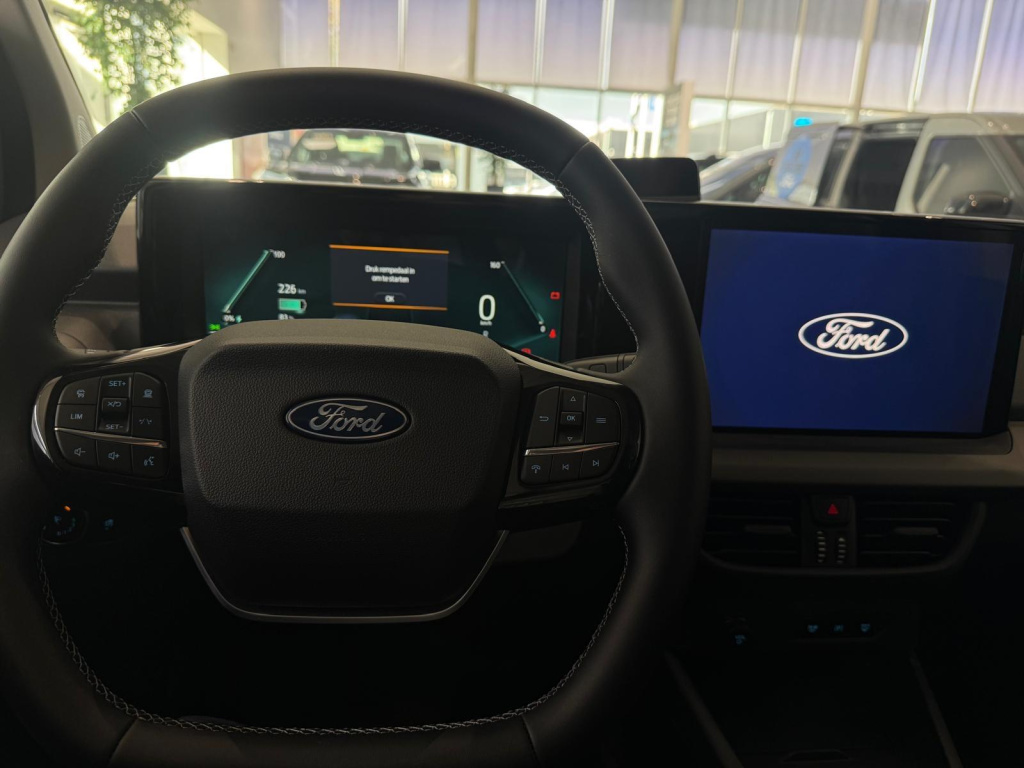 Ford E-transit Courier