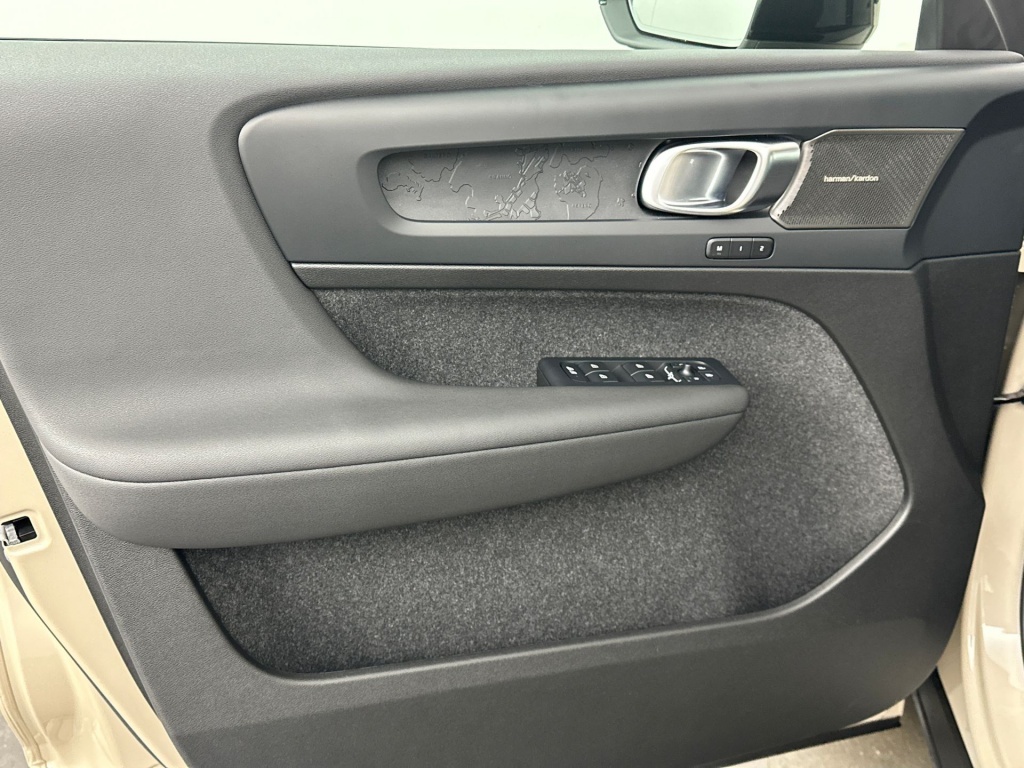 Volvo Ex40