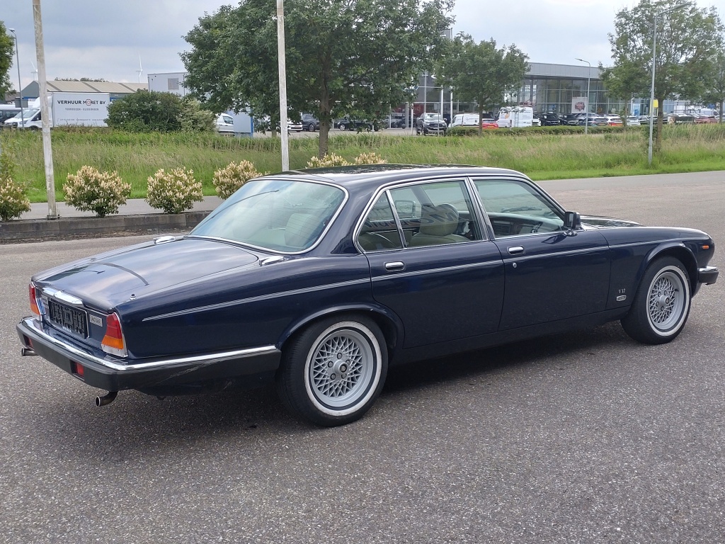 Jaguar Xj